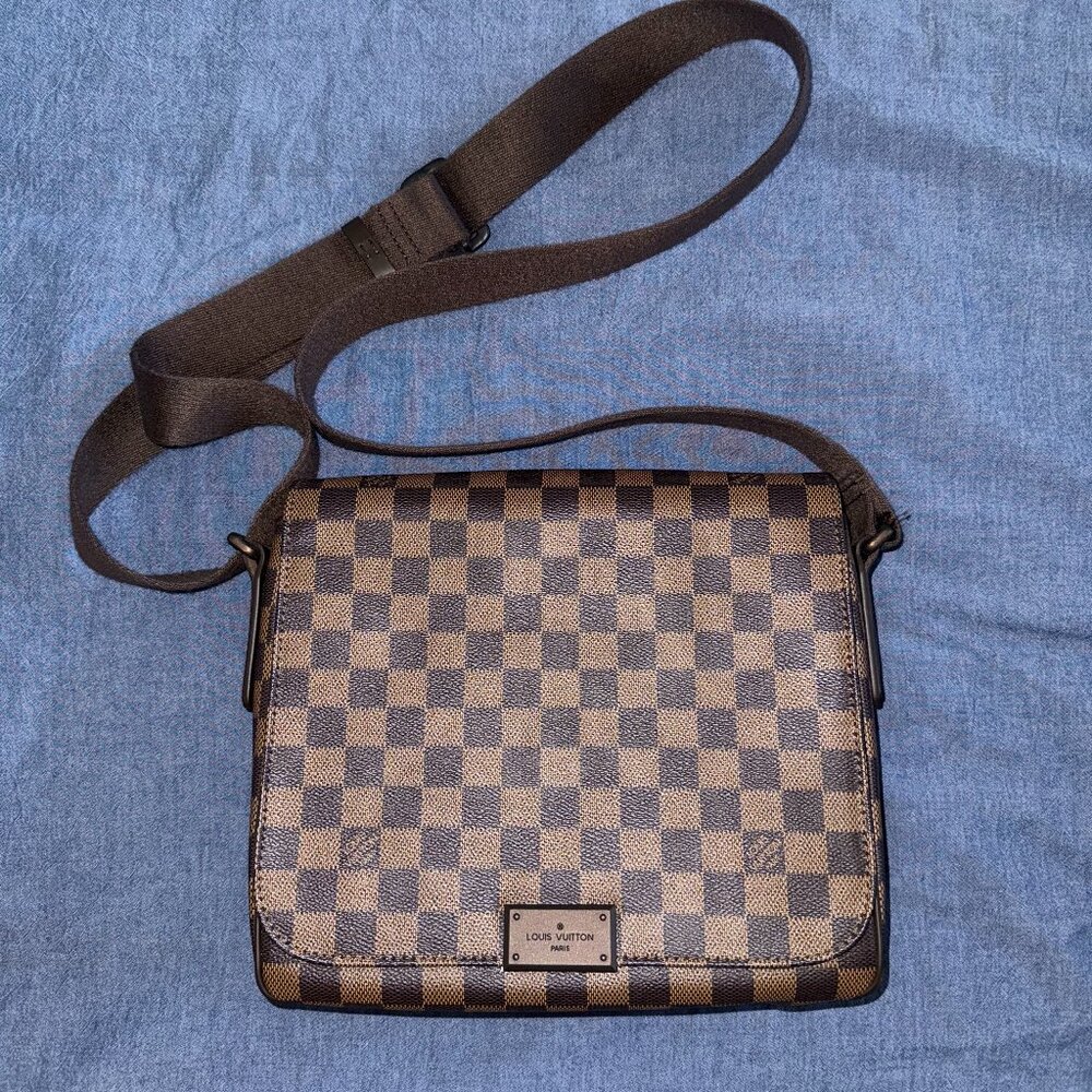 Louis Vuitton Damier District PM shoulder bag